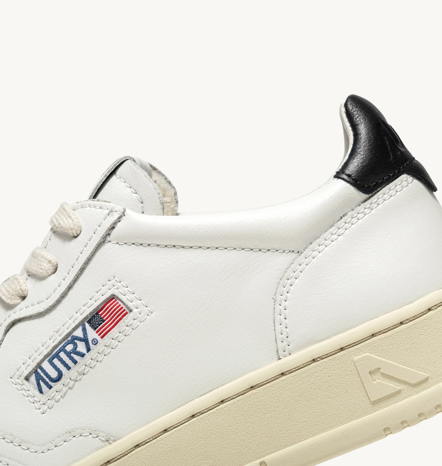 AUTRY SNEAKERS SNEAKERS MEDALIST LOW IN PELLE BIANCA E NERA AULM - LL22